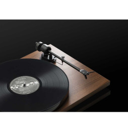 Pro-Ject E1 Turntable with Ortofon OM 5E Cartridge